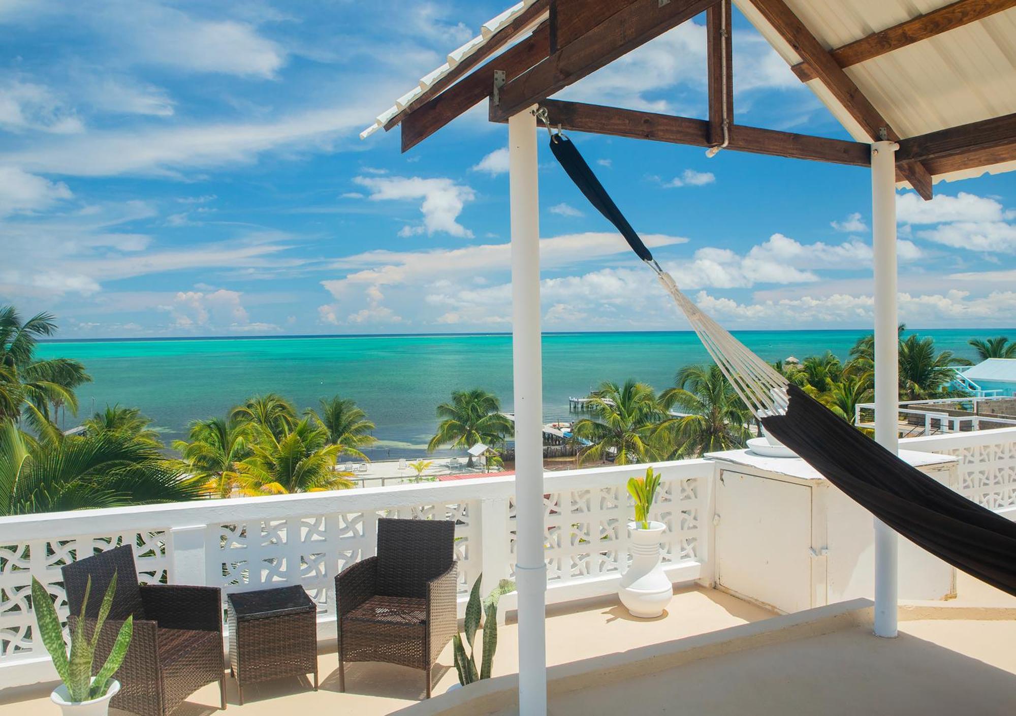 Treetops Hotel Caye Caulker Esterno foto