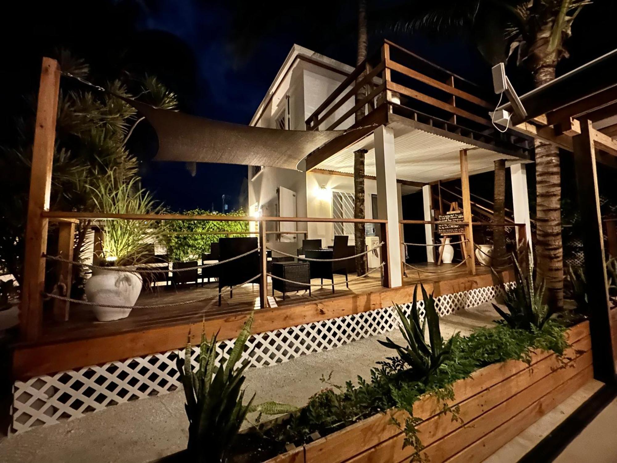 Treetops Hotel Caye Caulker Esterno foto