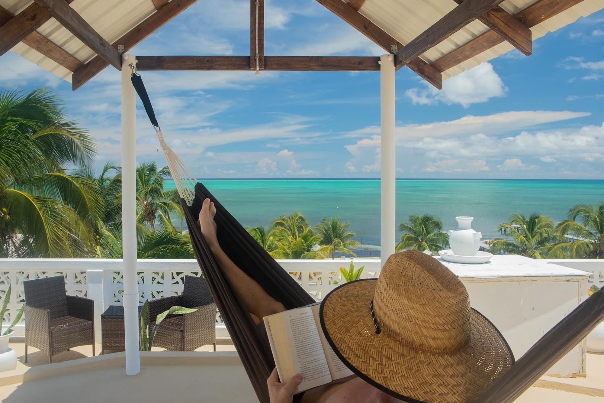 Treetops Hotel Caye Caulker Esterno foto