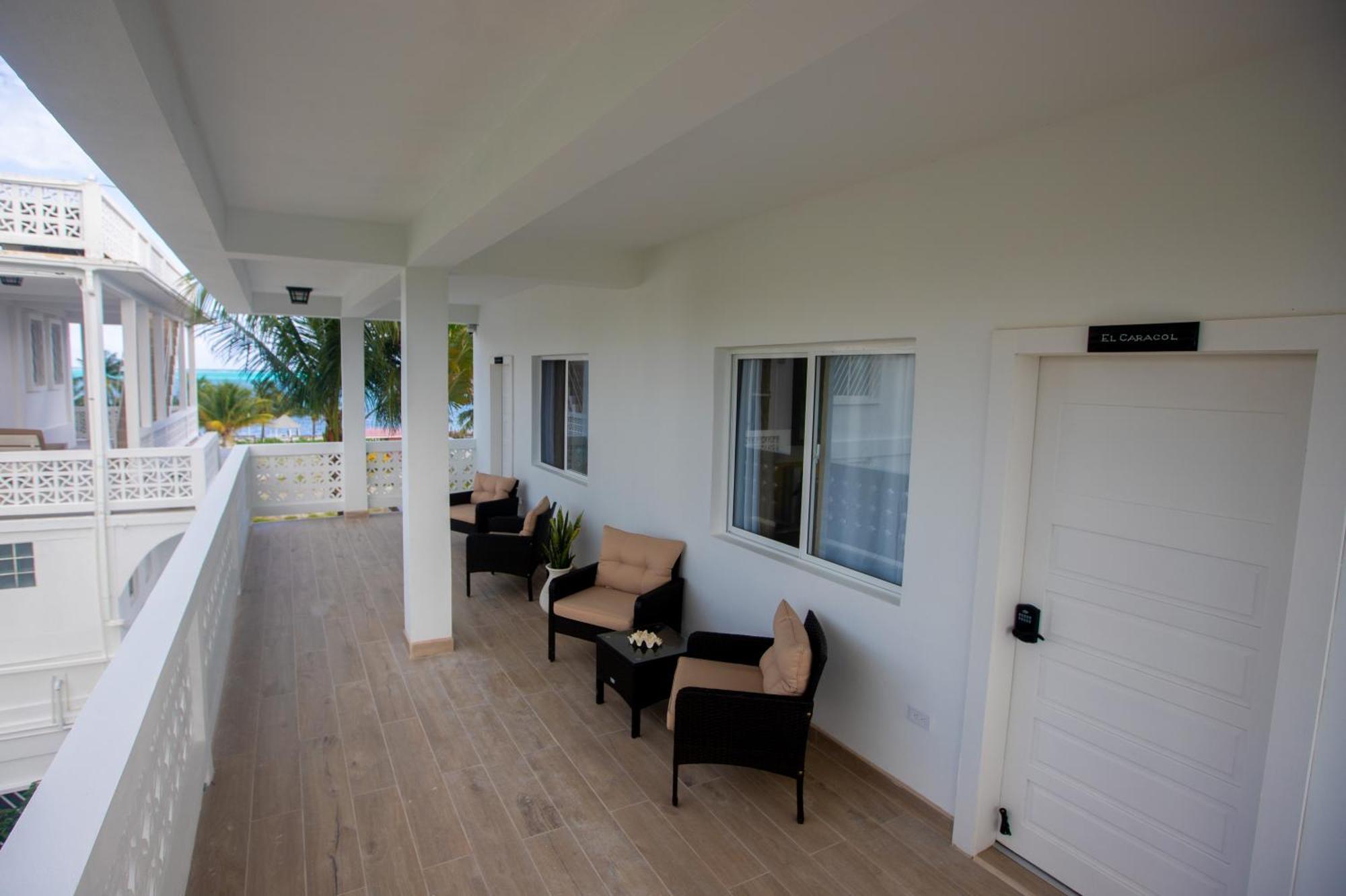 Treetops Hotel Caye Caulker Esterno foto