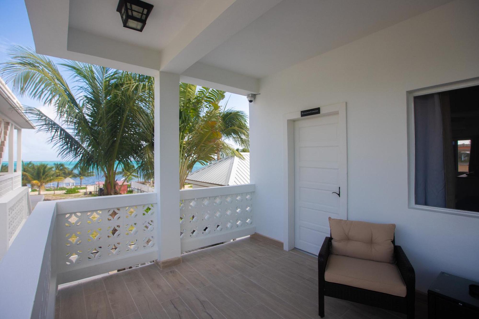 Treetops Hotel Caye Caulker Esterno foto