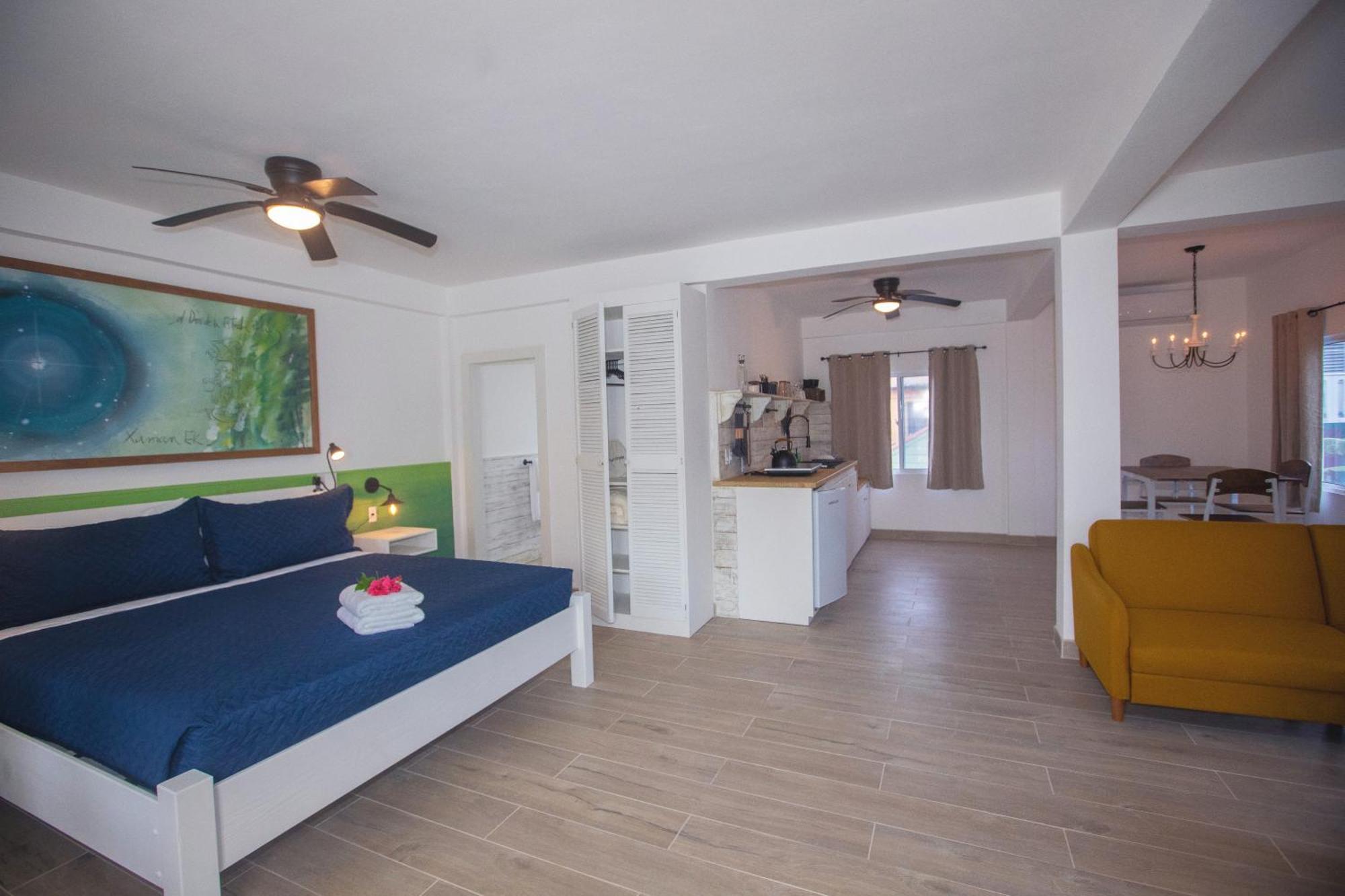 Treetops Hotel Caye Caulker Esterno foto