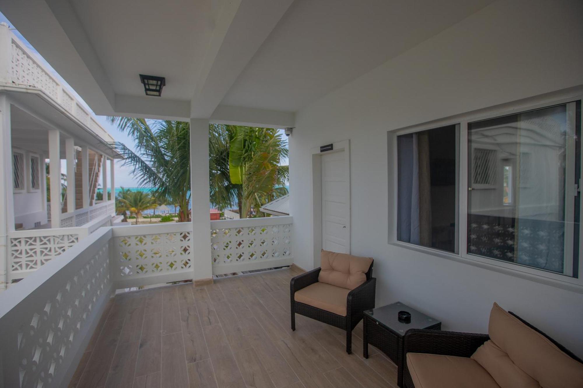 Treetops Hotel Caye Caulker Esterno foto