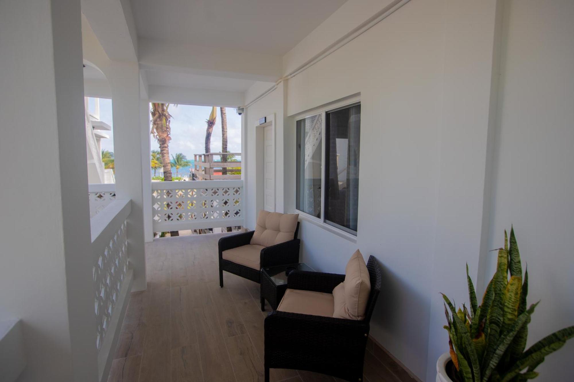 Treetops Hotel Caye Caulker Esterno foto